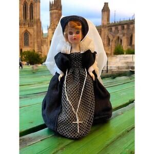 Vintage Mary Queen of Scots A Mairi Fraser Doll historical costume NIB
